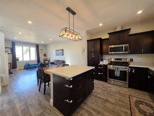 908 8 Avenue, Wainwright, AB - Indoor Photo Showing Kitchen