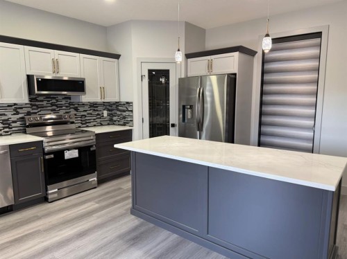 7115 37 Street, Lloydminster, AB - Indoor Photo Showing Kitchen With Upgraded Kitchen
