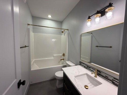 7115 37 Street, Lloydminster, AB - Indoor Photo Showing Bathroom
