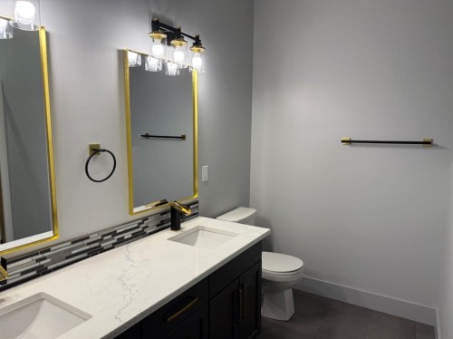 7115 37 Street, Lloydminster, AB - Indoor Photo Showing Bathroom