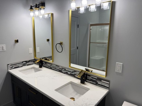 7115 37 Street, Lloydminster, AB - Indoor Photo Showing Bathroom
