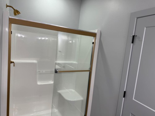 7115 37 Street, Lloydminster, AB - Indoor Photo Showing Bathroom