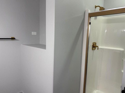 7115 37 Street, Lloydminster, AB - Indoor Photo Showing Bathroom