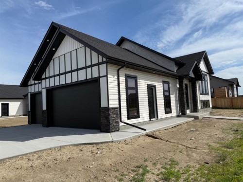 7115 37 Street, Lloydminster, AB - Outdoor