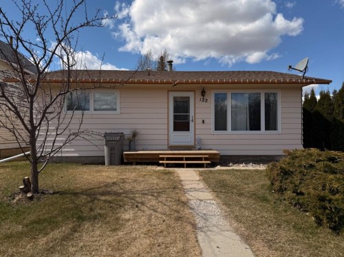 122 Main Street, Lashburn, SK - Outdoor