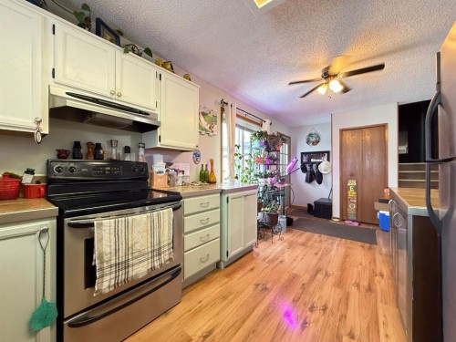 5709 40 Street, Lloydminster, AB - Indoor Photo Showing Kitchen