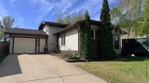 5709 40 Street, Lloydminster, AB - Outdoor