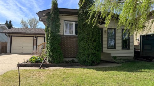 5709 40 Street, Lloydminster, AB - Outdoor