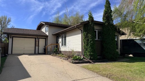 5709 40 Street, Lloydminster, AB - Outdoor