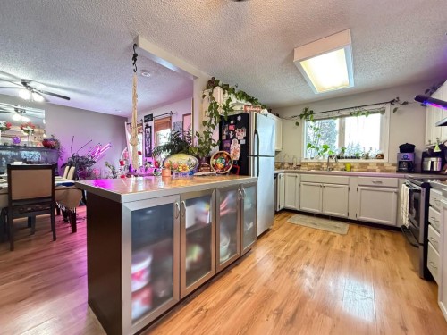 5709 40 Street, Lloydminster, AB - Indoor Photo Showing Kitchen