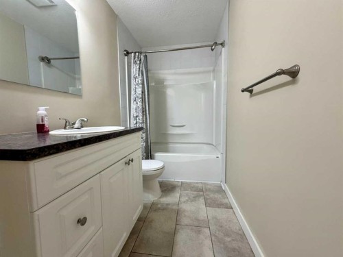 830 6 Avenue, Wainwright, AB - Indoor Photo Showing Bathroom