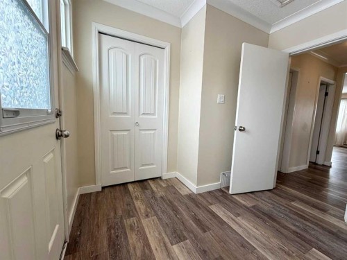 830 6 Avenue, Wainwright, AB - Indoor Photo Showing Other Room