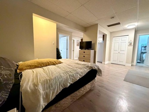 830 6 Avenue, Wainwright, AB - Indoor Photo Showing Bedroom