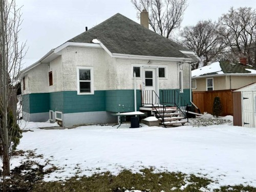 830 6 Avenue, Wainwright, AB - Outdoor