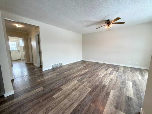 830 6 Avenue, Wainwright, AB - Indoor Photo Showing Other Room