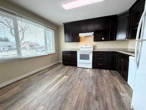 830 6 Avenue, Wainwright, AB - Indoor Photo Showing Kitchen