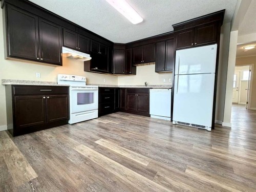 830 6 Avenue, Wainwright, AB - Indoor Photo Showing Kitchen