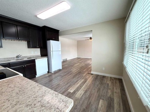 830 6 Avenue, Wainwright, AB - Indoor Photo Showing Kitchen