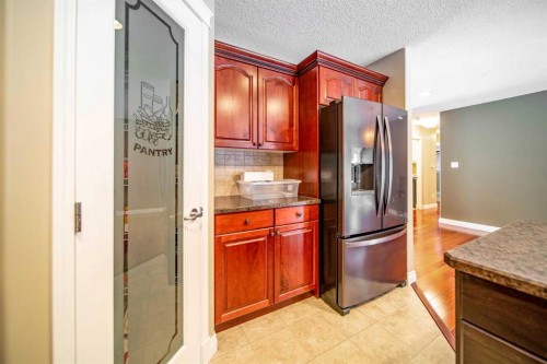 2521 10 Avenue, Wainwright, AB - Indoor Photo Showing Kitchen