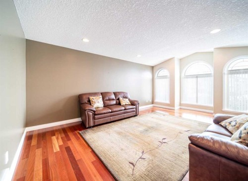 2521 10 Avenue, Wainwright, AB - Indoor Photo Showing Living Room