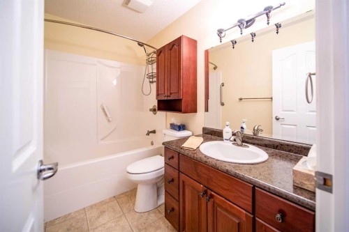 2521 10 Avenue, Wainwright, AB - Indoor Photo Showing Bathroom