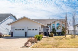 2521 10 Avenue Wainwright, AB T9W 1W2
