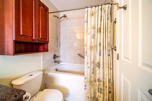 2521 10 Avenue, Wainwright, AB - Indoor Photo Showing Bathroom