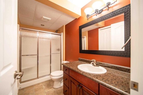 2521 10 Avenue, Wainwright, AB - Indoor Photo Showing Bathroom