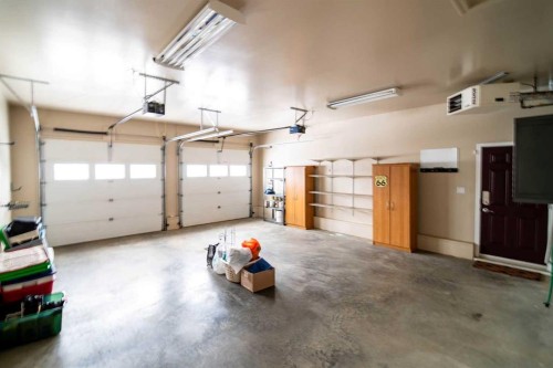 2521 10 Avenue, Wainwright, AB - Indoor Photo Showing Garage