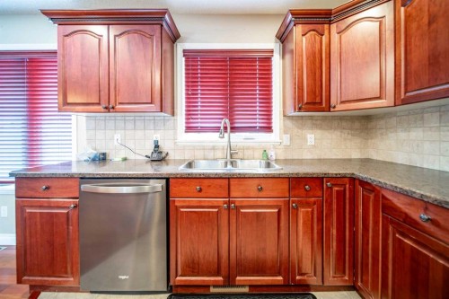 2521 10 Avenue, Wainwright, AB - Indoor Photo Showing Kitchen With Double Sink