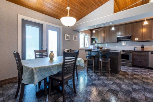 3003 51B Avenue, Lloydminster, AB - Indoor Photo Showing Dining Room