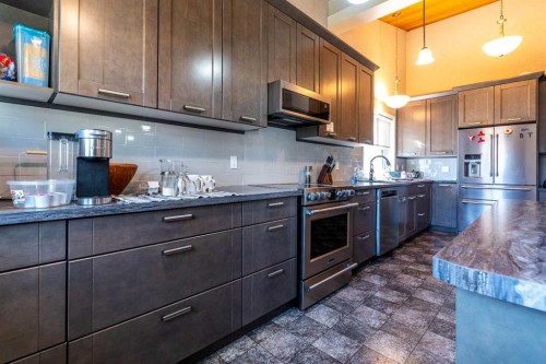 3003 51B Avenue, Lloydminster, AB - Indoor Photo Showing Kitchen With Upgraded Kitchen