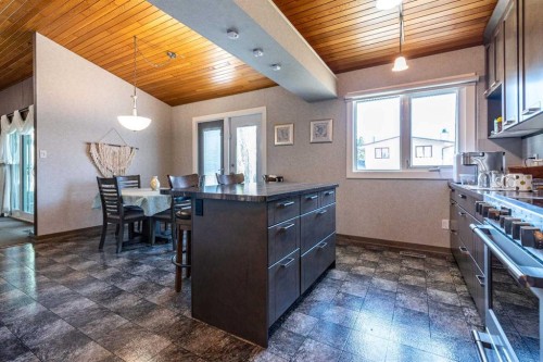 3003 51B Avenue, Lloydminster, AB - Indoor