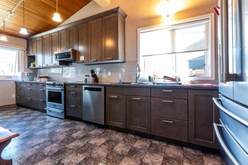 3003 51B Avenue, Lloydminster, AB - Indoor Photo Showing Kitchen