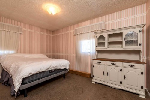 3003 51B Avenue, Lloydminster, AB - Indoor Photo Showing Bedroom