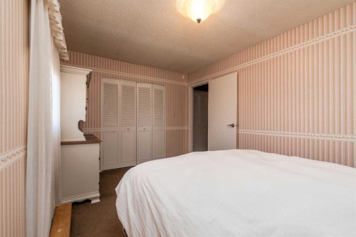 3003 51B Avenue, Lloydminster, AB - Indoor Photo Showing Bedroom