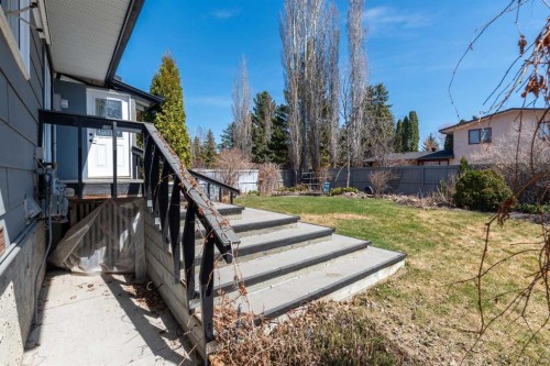 3003 51B Avenue, Lloydminster, AB - Outdoor