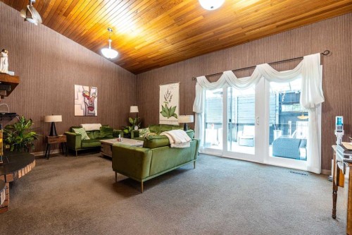 3003 51B Avenue, Lloydminster, AB - Indoor