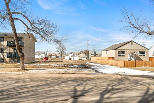 5212 50 Street, Lloydminster, AB 