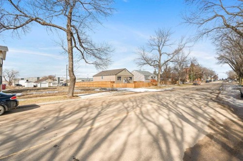 5212 50 Street, Lloydminster, AB 