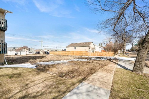 5212 50 Street, Lloydminster, AB 