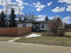 5 Lawley Avenue Hughenden, AB T0B 0A5