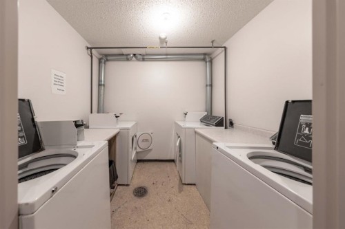 10-5538 49 Avenue, Lloydminster, SK - Indoor Photo Showing Laundry Room