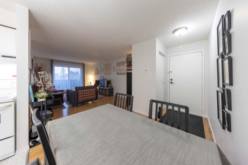 10-5538 49 Avenue, Lloydminster, SK - Indoor Photo Showing Dining Room