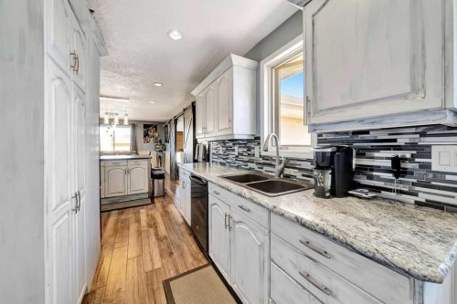 1206 1 Avenue, Wainwright, AB - Indoor Photo Showing Kitchen With Double Sink