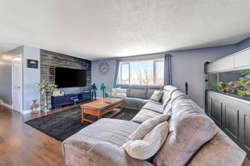 1206 1 Avenue, Wainwright, AB - Indoor Photo Showing Living Room