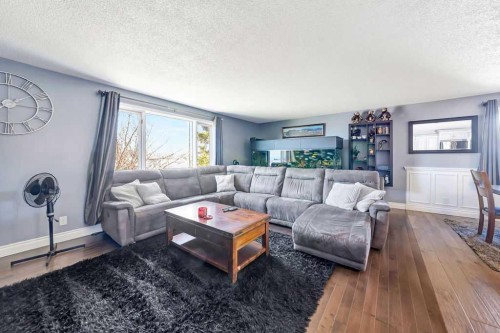 1206 1 Avenue, Wainwright, AB - Indoor Photo Showing Living Room