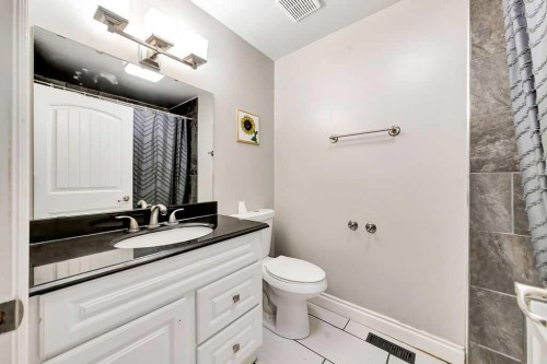 1206 1 Avenue, Wainwright, AB - Indoor Photo Showing Bathroom