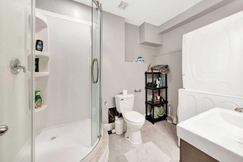 1206 1 Avenue, Wainwright, AB - Indoor Photo Showing Bathroom