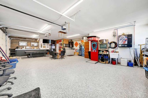 1206 1 Avenue, Wainwright, AB - Indoor Photo Showing Garage